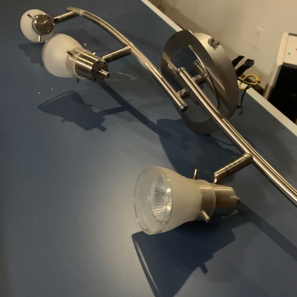 Track lighting - Picture 3 of 3